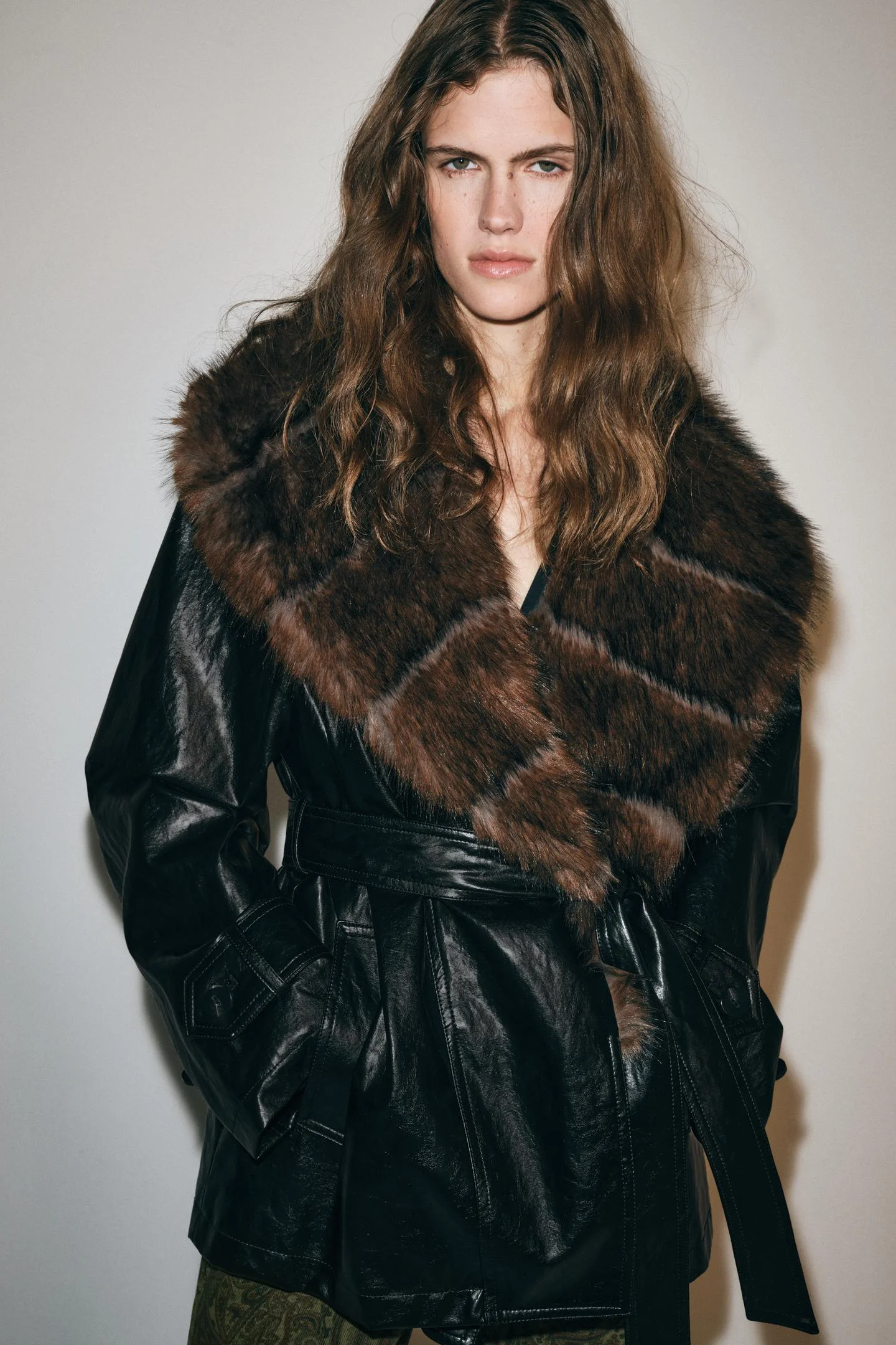 Тренч Zara Efecto Piel ZW Collection, черный