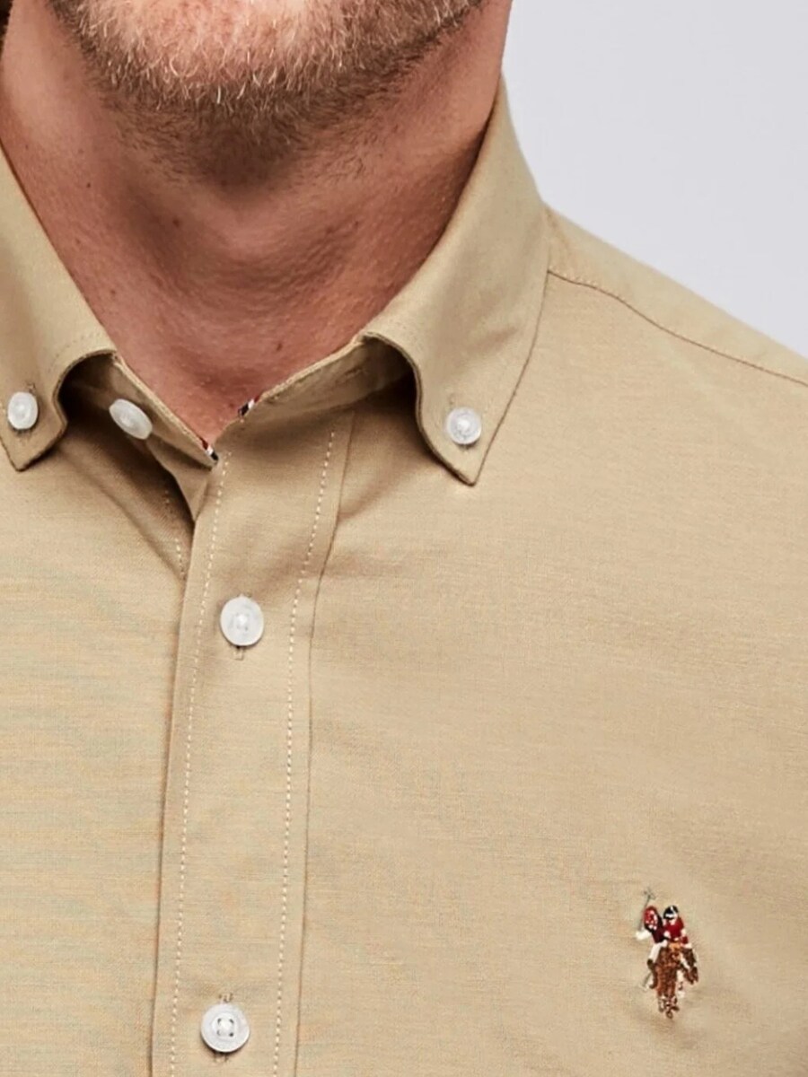 Рубашка на пуговицах классического кроя U.S. POLO ASSN. Calvert, бежевый — фото 4