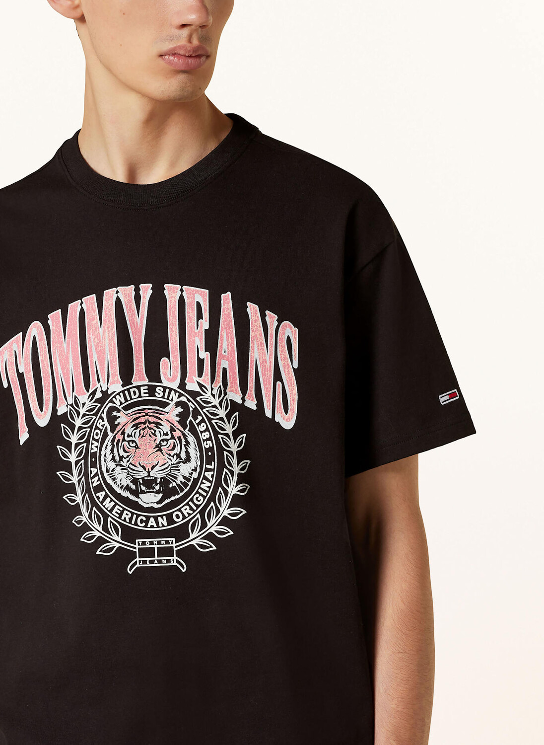 Футболка TOMMY JEANS, черный — фото 4