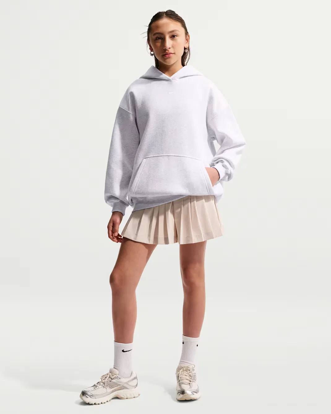 Детская толстовка с капюшоном оверсайз Nike Sportswear Studio Fleece, Birch Heather/White — фото 4