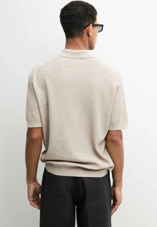 Футболка с V-образным вырезом Polo shirt Massimo Dutti, бежевый — фото 3