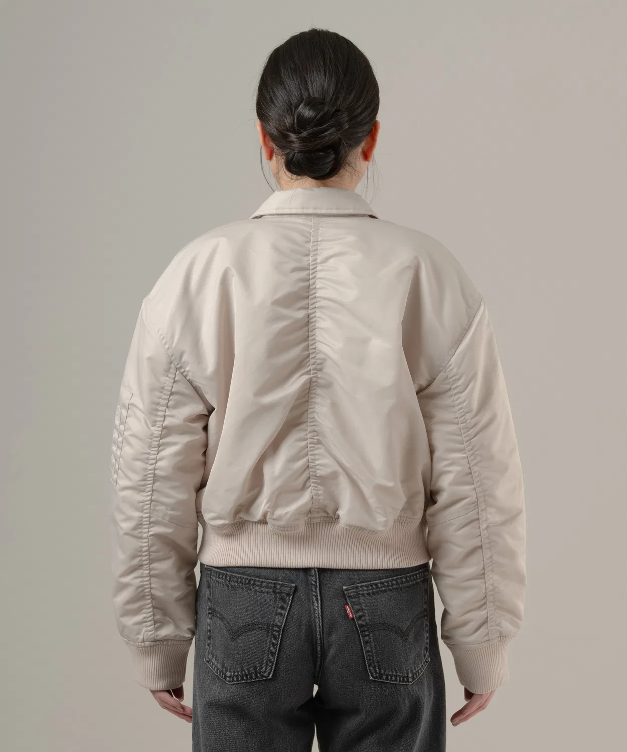 Женская куртка-бомбер с укороченным кроем Bowie Cropped Levi's, серый — фото 3