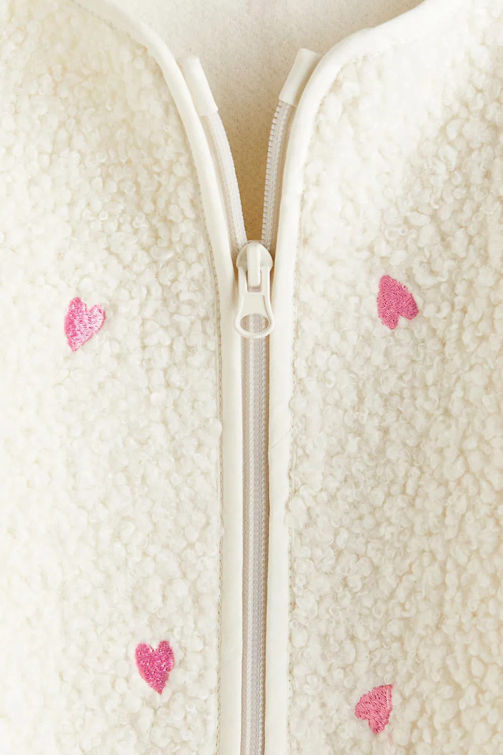 Куртка из плюшевого флиса с вышивкой H&M, Cremefarben/Herzen — фото 2
