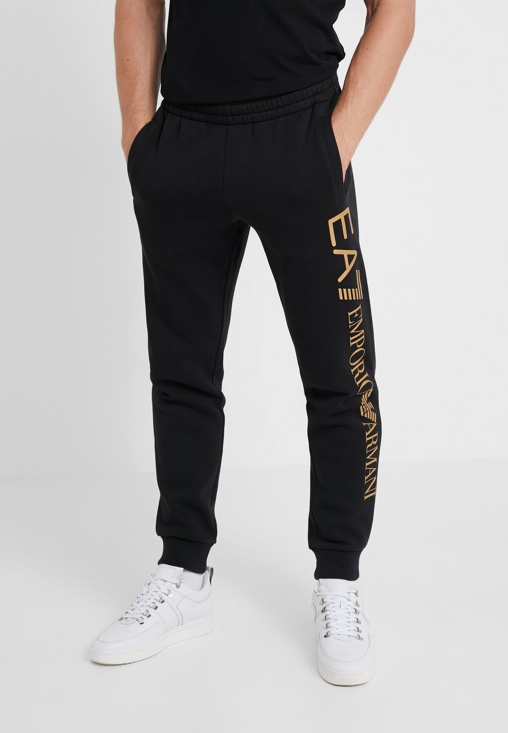

Спортивные брюки БРЮКИ EA7 Emporio Armani, черный/золотой