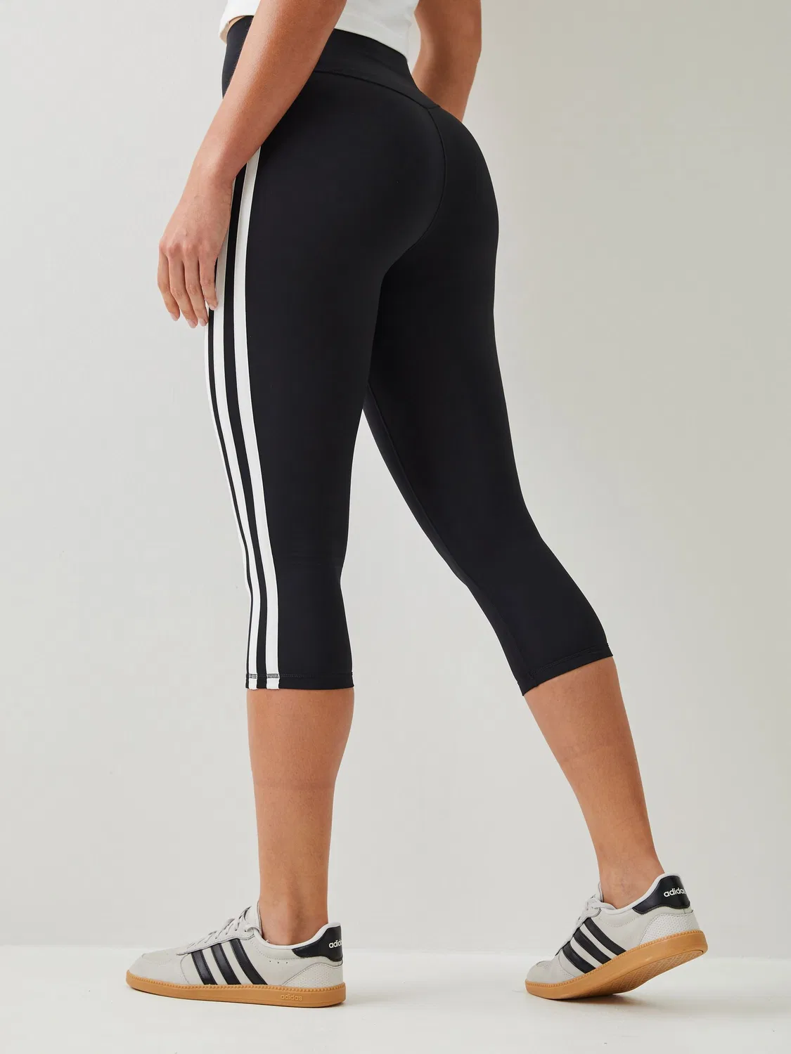 Леггинсы Optime Essentials Workout 3-Stripes 3/4 adidas, черный — фото 2