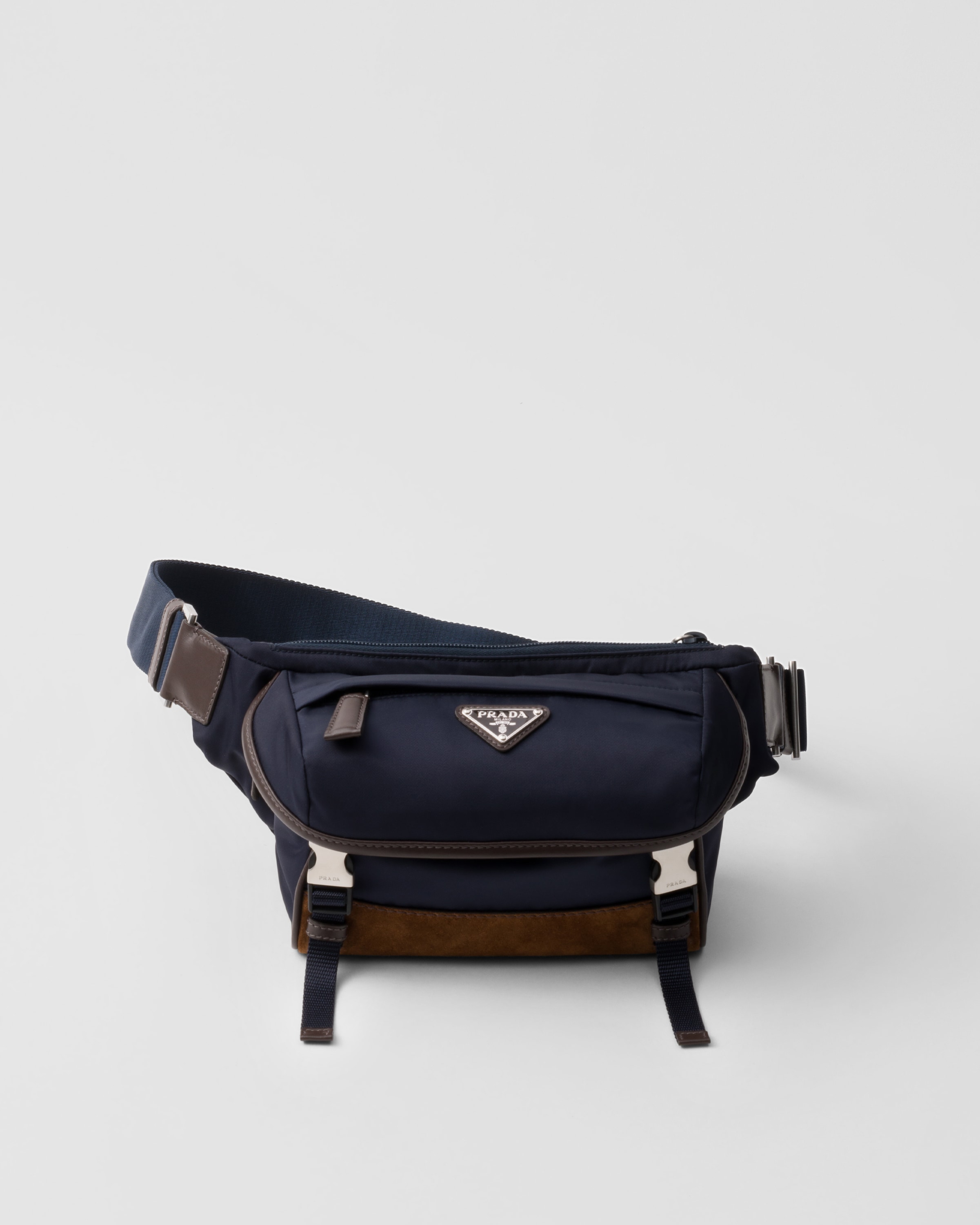 

Малая сумка через плечо из переработанного нейлона и кожи Prada, синий/кофейный