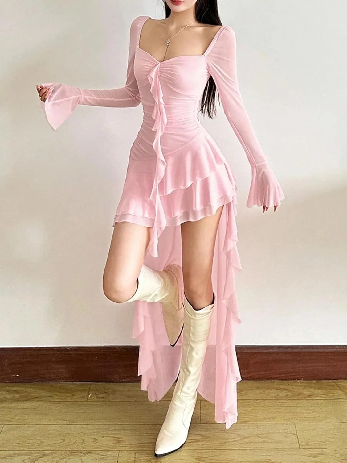 Женское асимметричное платье миди с открытыми плечами Pink — фото 4