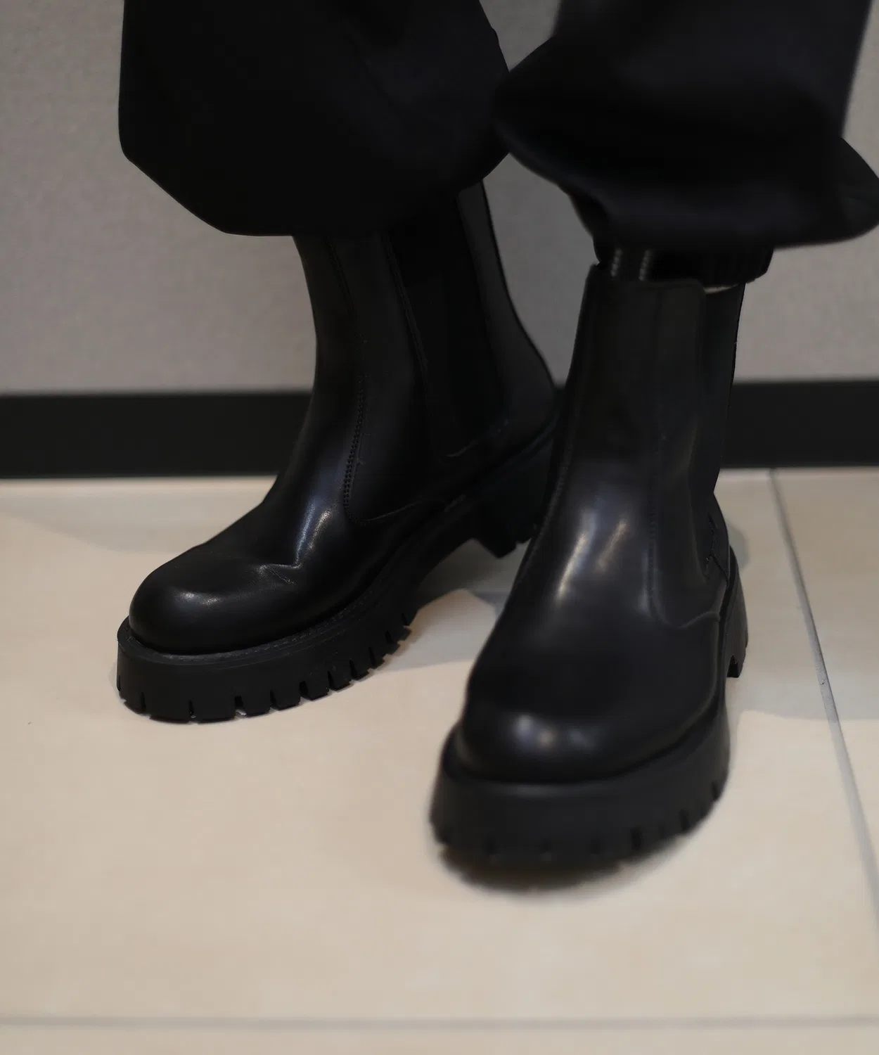 Челси-ботинки на толстой подошве с двойной строчкой, бренд shoes365, черные