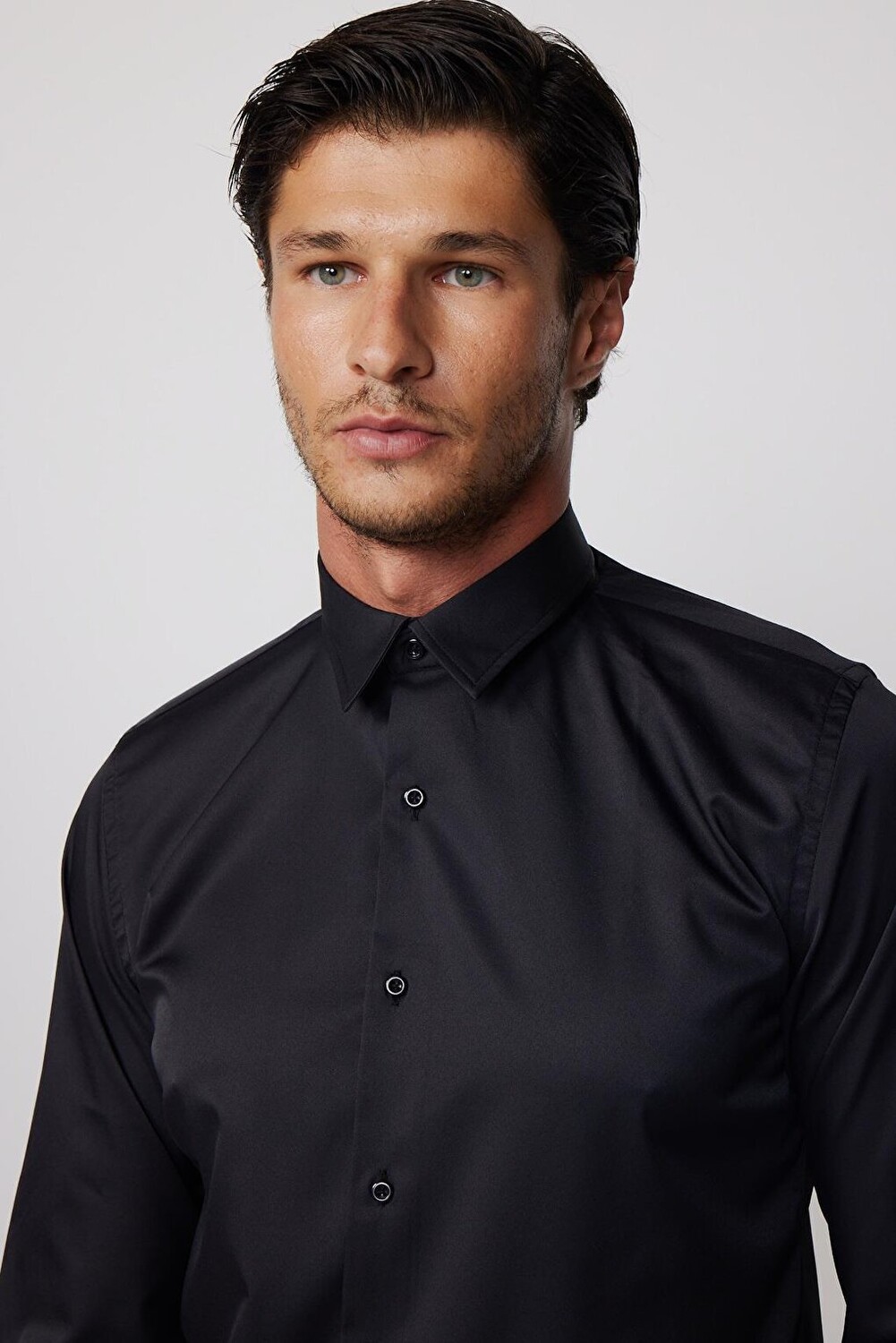 

Обычная эластичная черная мужская рубашка Slim Fit из лайкры TUDORS