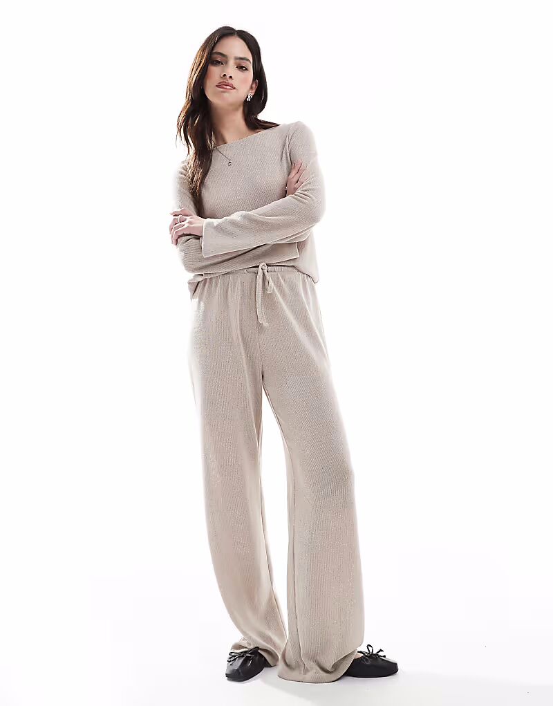 

Завязка спереди и свободные брюки бежевого цвета Only