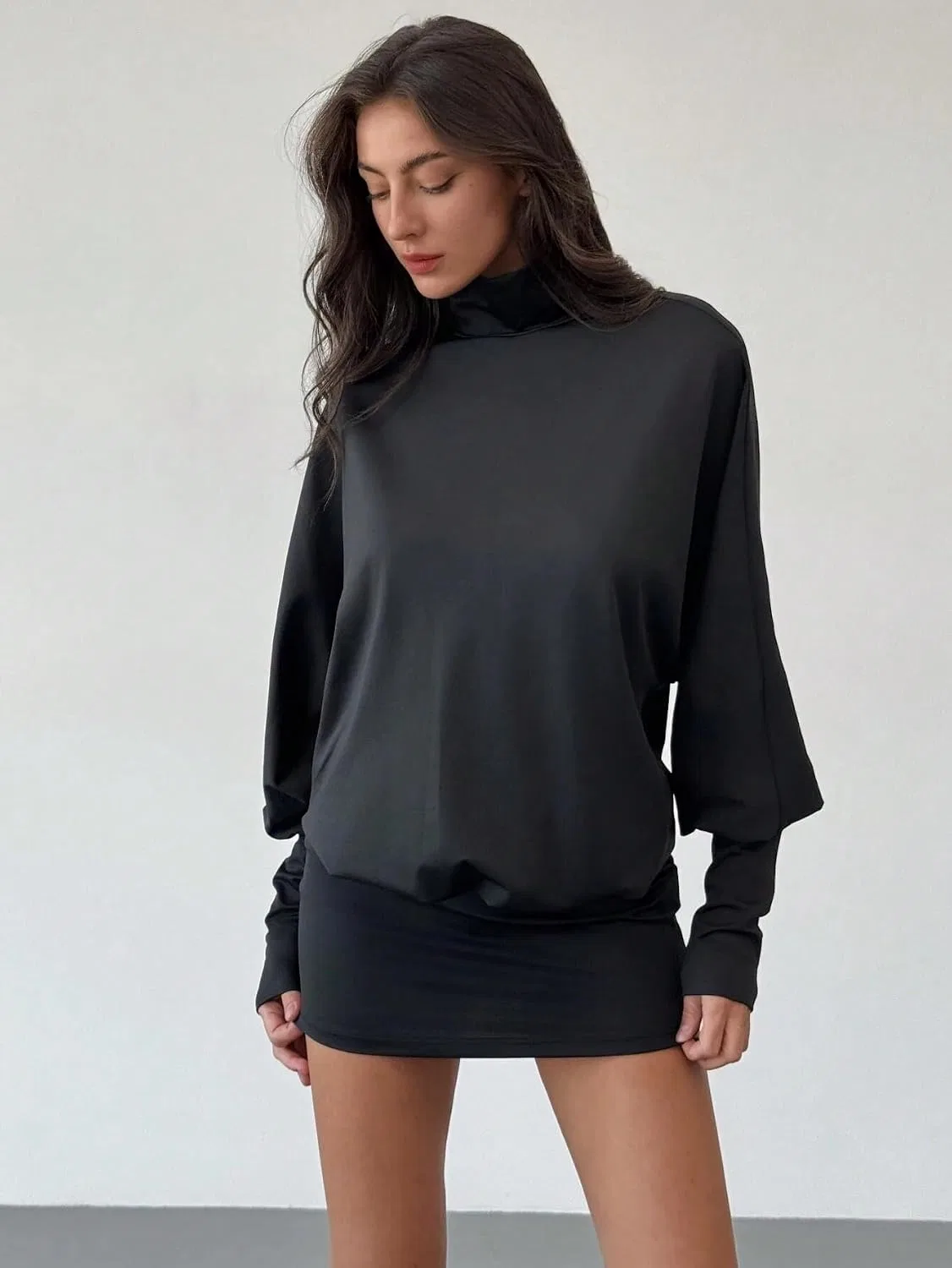Женское облегающее мини-платье с высоким воротником и открытой спиной, Black — фото 3