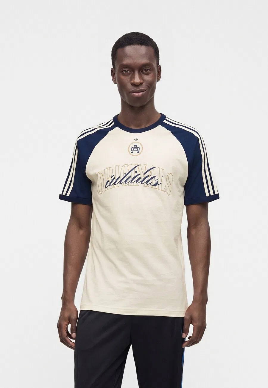 Футболка ADIDAS ORIGINALS белого и кремового цвета — фото 2