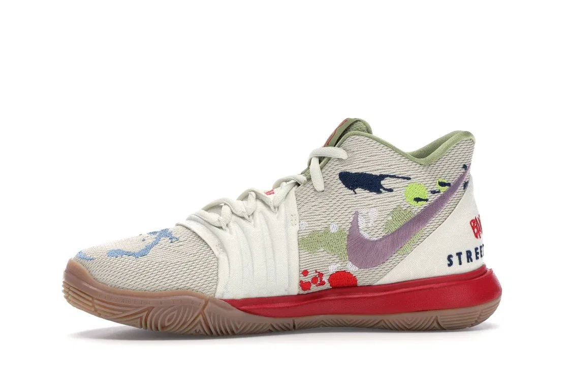 Детские кроссовки для мальчиков с принтом Nike Kyrie 5 Bandulu (GS), Light Bone/Green-Red — фото 3