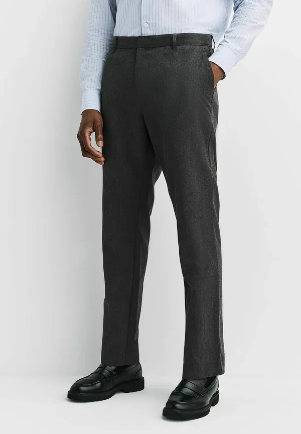 Брюки из полиэстера и вискозы Regular fit plain front smart trousers 2 pack Next, charcoal grey, серый — фото 2