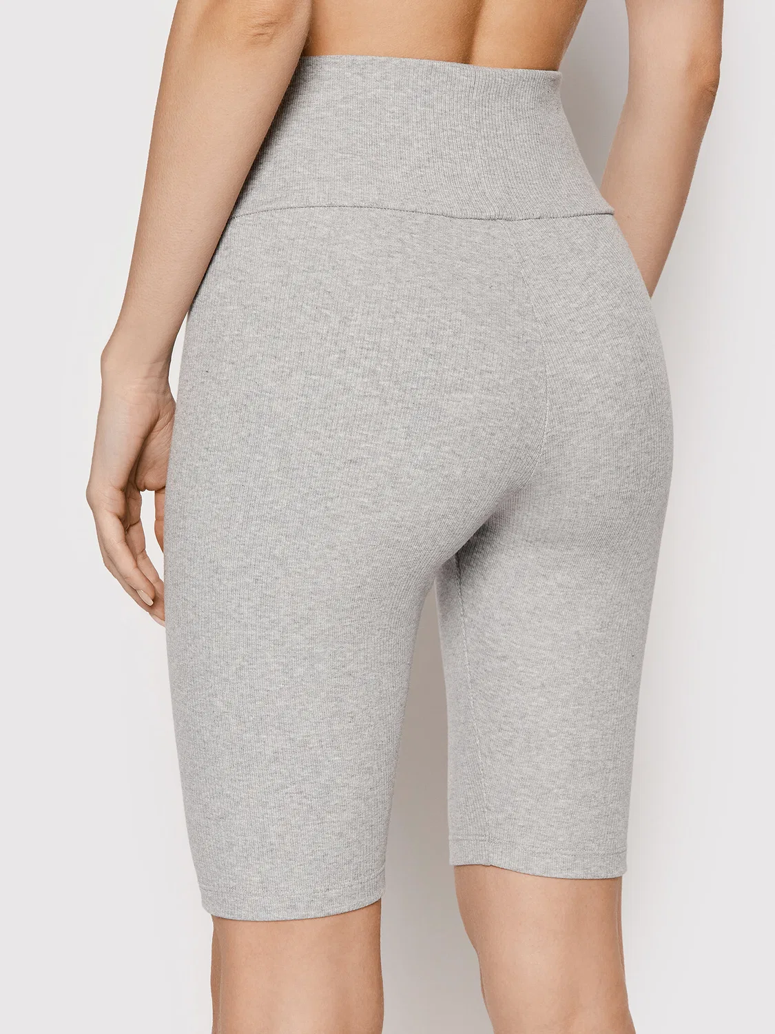 Женские велосипедные шорты приталенного кроя adicolor Essentials Adidas, серый — фото 2