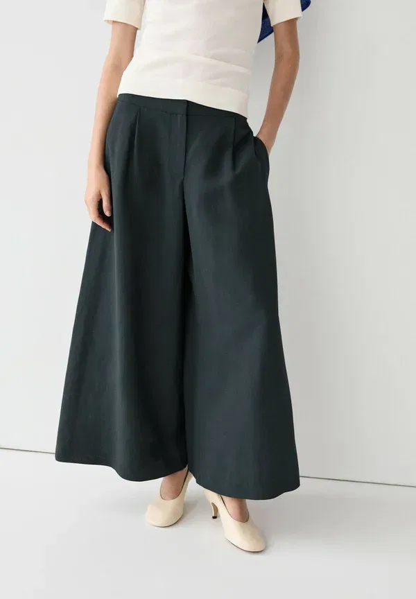 Брюки из вискозы и льна Flowing pleated wide-leg pants, Massimo Dutti, темно-синий