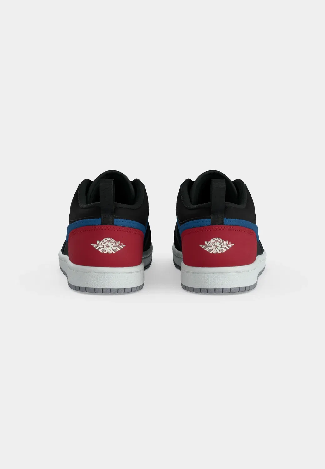 1 унисекс - кроссовки Jordan, Black/Summit White/True Blue/Varsity Red/Cement Grey — фото 4