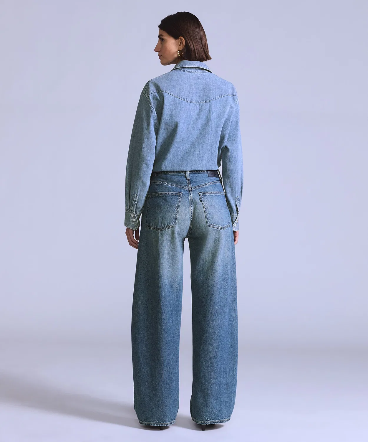 Женские джинсы свободного кроя с багетной формой ног Levi's Blue Tab Drop Barrel, Indigo Blue — фото 4