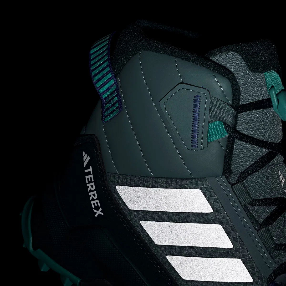 Детские ботинки для мальчиков утепленные водостойкие Adidas Terrex, Preloved Teal/Matte Silver/Pure Teal — фото 2