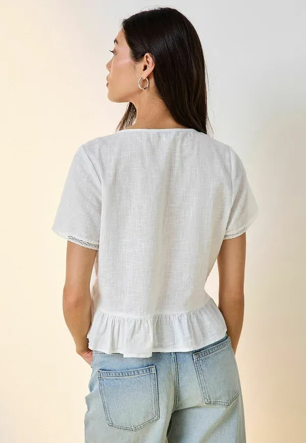 Блузка с кружевной отделкой Regular fit lace detail short sleeve blouse Next, white, белый — фото 2