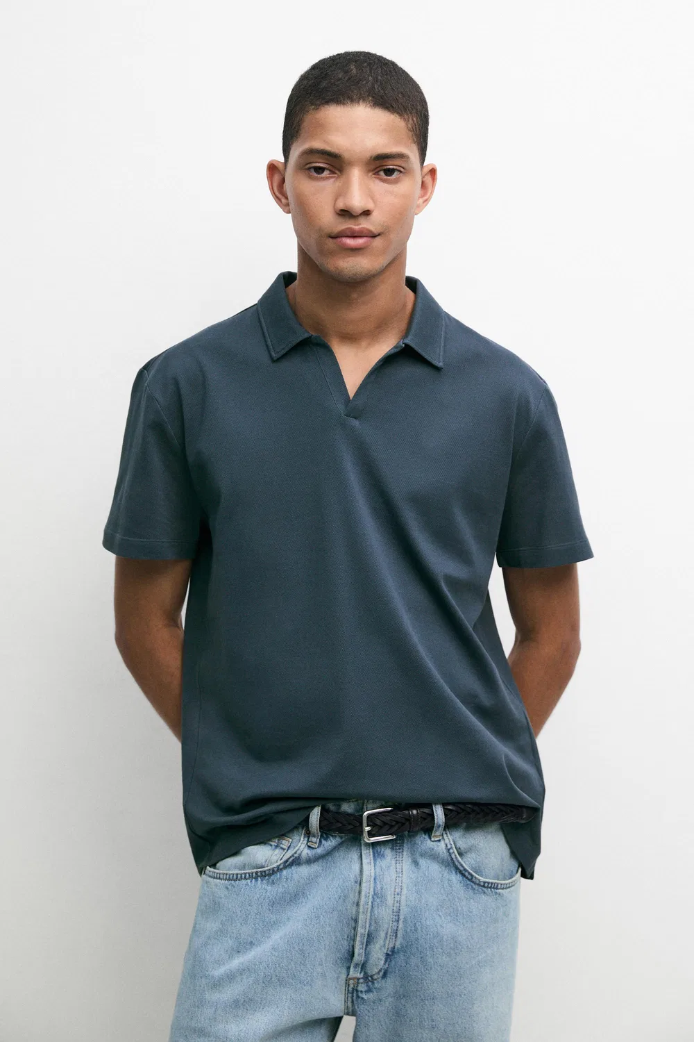 Поло Massimo Dutti Micro-textured V-neck Piqué Shirt, темно-синий