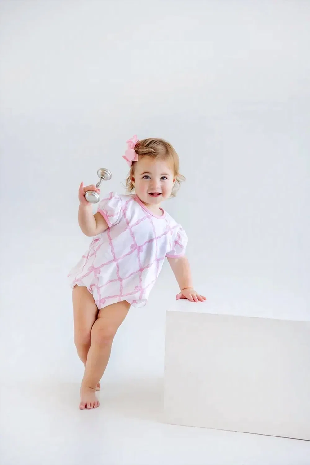 Детский боди-комбинезон для девочек с короткими рукавами Penny's Play Bubble Romper In Belle Made Bow The Beaufort Bonnet Company — фото 3