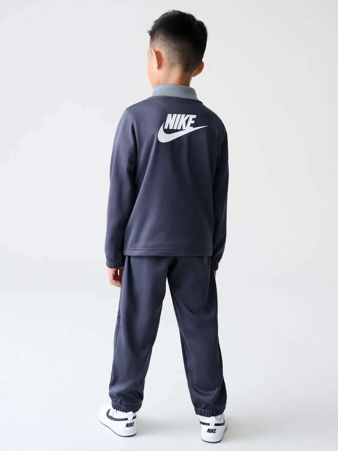 Спортивный костюм Nike Grey Little Kids Lifestyle Essentials Poly, серый — фото 2