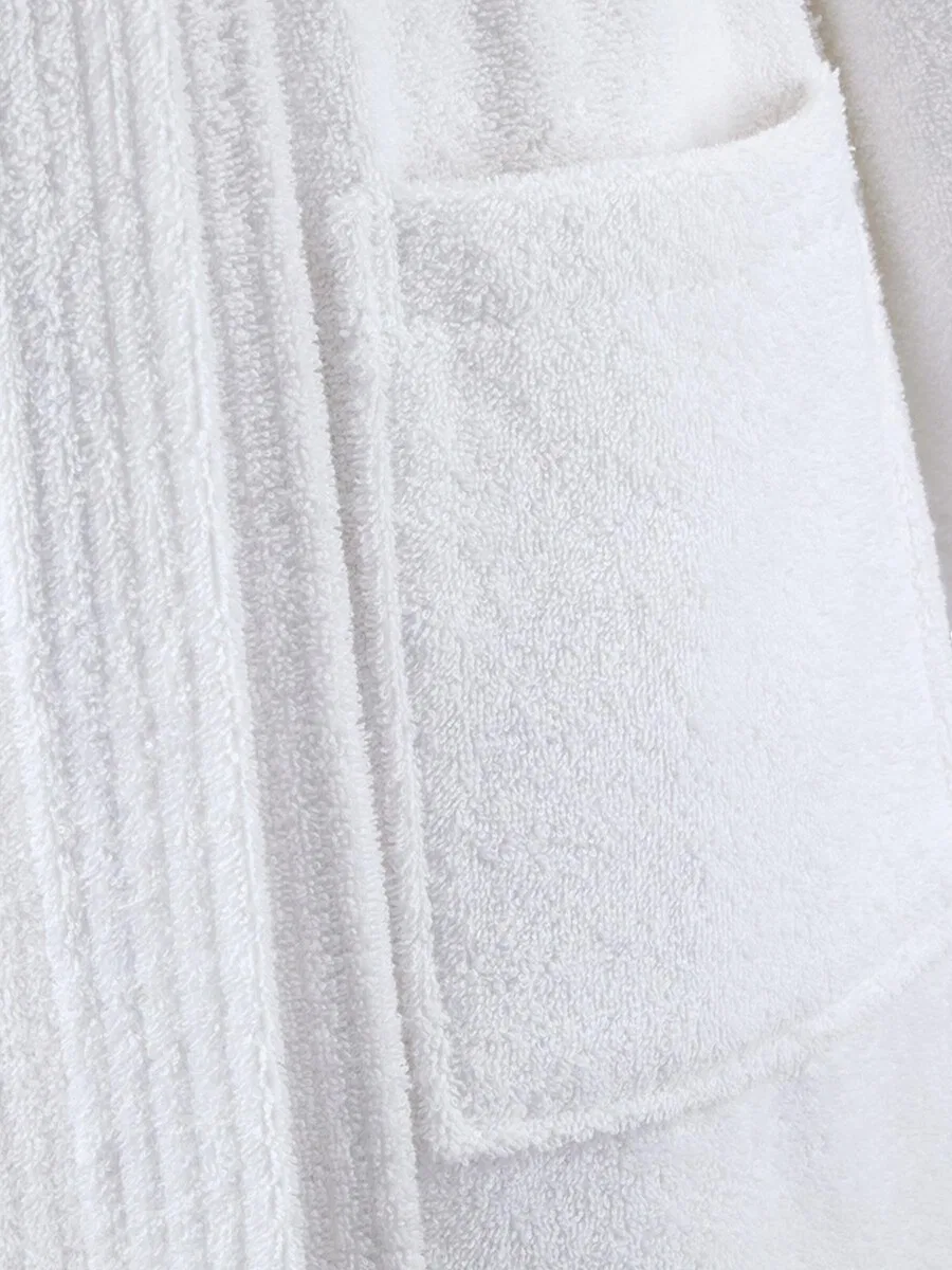 Длинный банный халат LACOSTE 'LLECROCO' белого цвета — фото 3