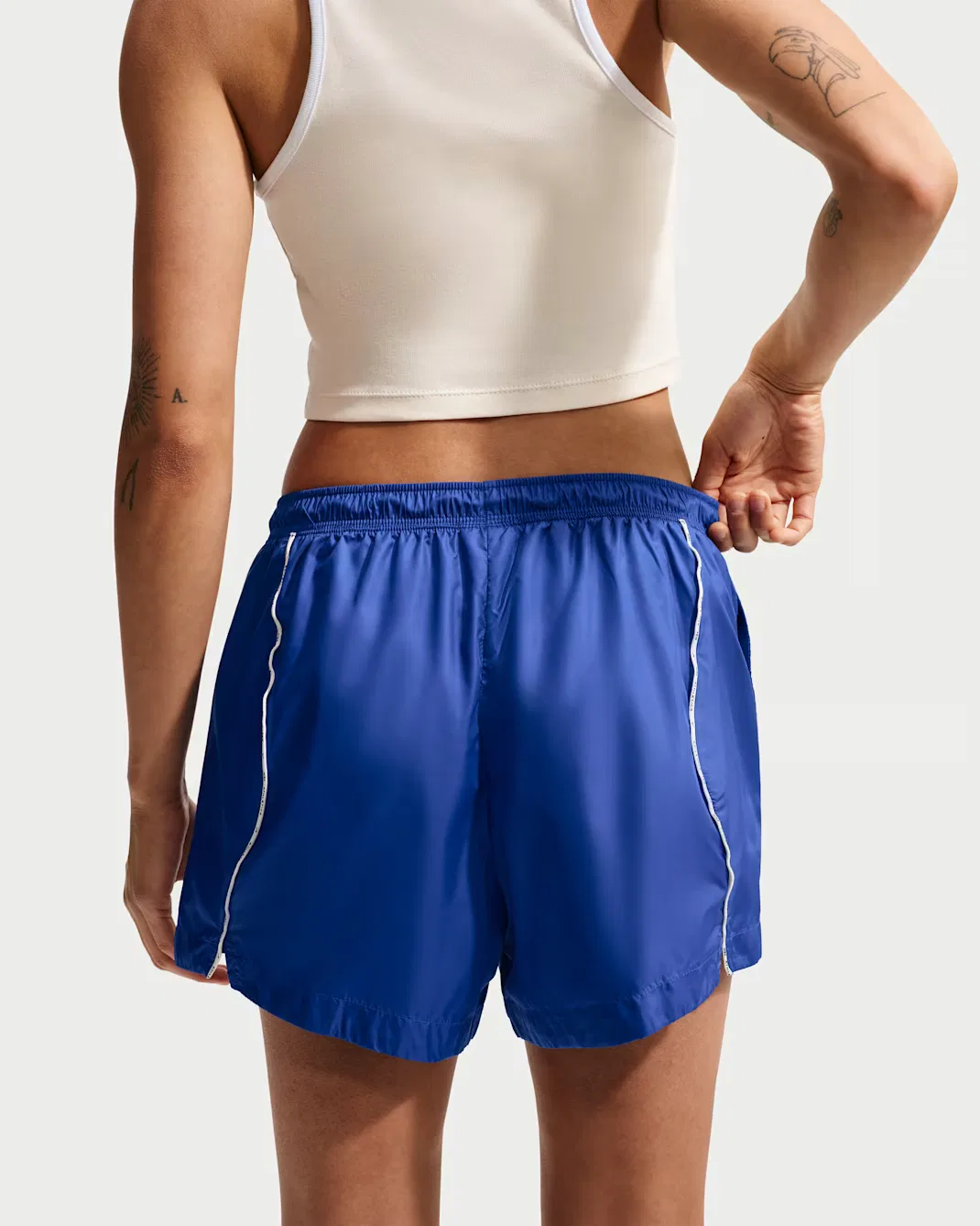 Женские свободные шорты средней посадки из водоотталкивающей ткани Nike Sportswear, Old Royal/Sail/Sail — фото 3