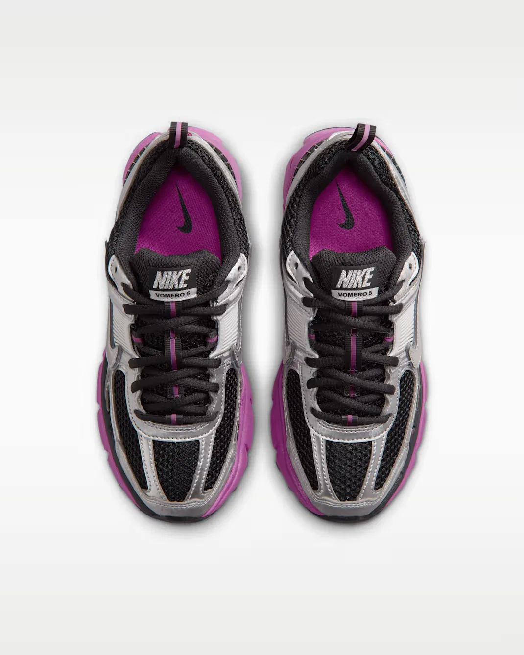 Кроссовки для детей постарше Nike Vomero 5, Off Noir/Fire Pink/Photon Dust/Metallic Silver — фото 4