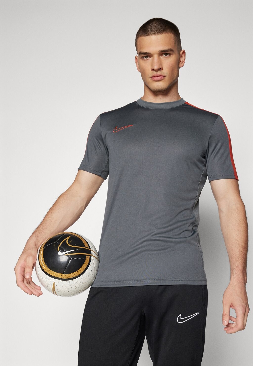 

Спортивная футболка Nike, серый