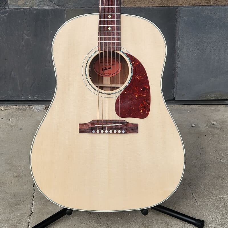 

Gibson Custom J-45 Koa с Engleman Top 1 из 50 RS45KAPSL0618