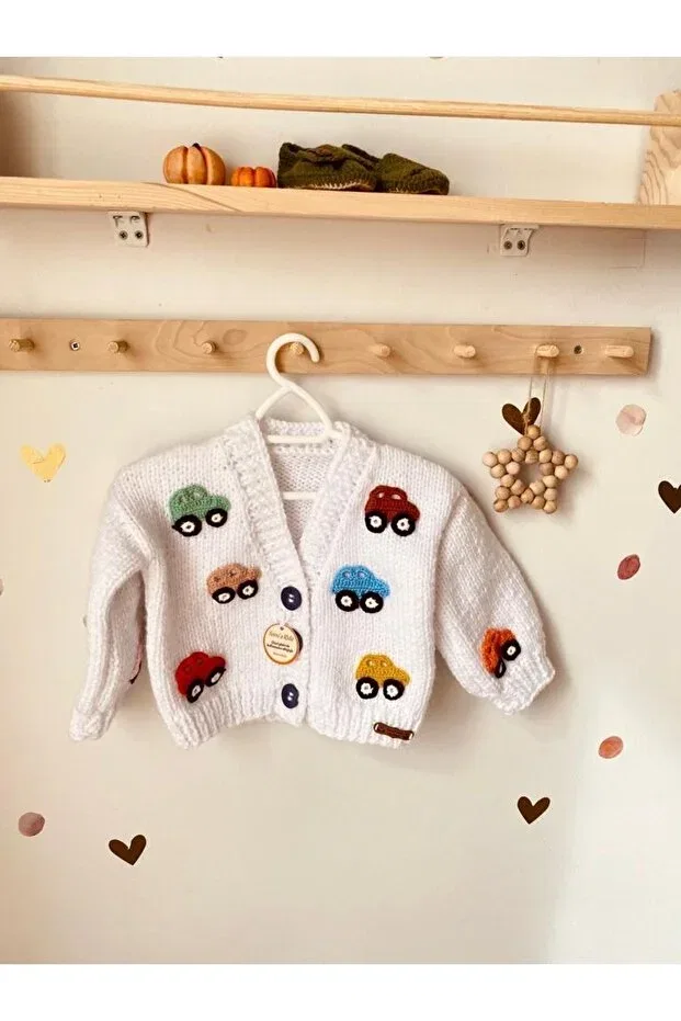 Детский кардиган для мальчиков с принтом Hand Knitted White Car Pattern Seraskids, White — фото 2