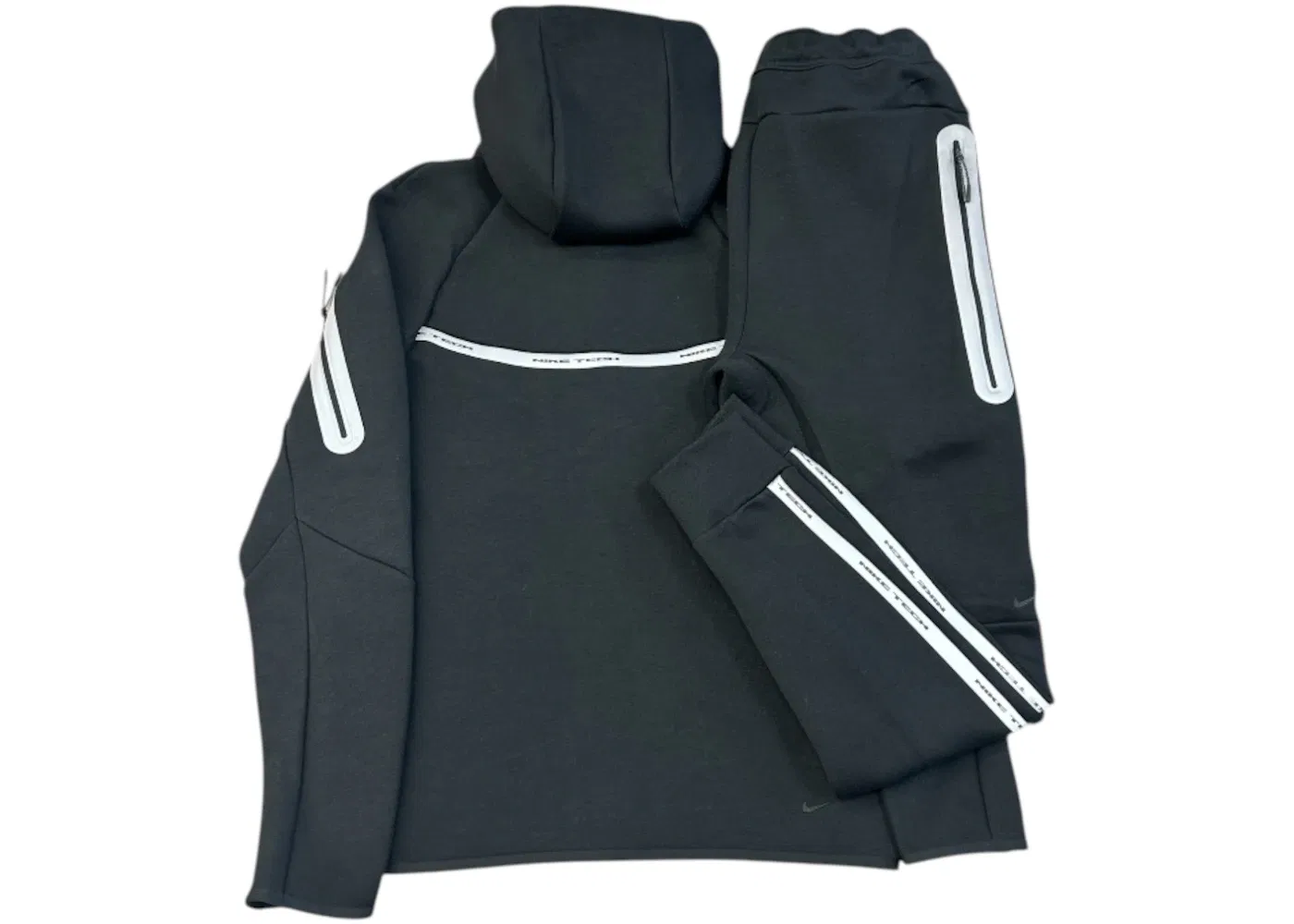 Мужской спортивный костюм с отражающими элементами Nike Tech Fleece Reflective Accent Tracksuit, Black/Black — фото 2
