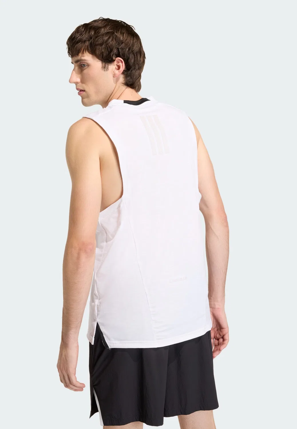 Спортивная футболка Adidas Performance Shirt Les Mills белого цвета — фото 3