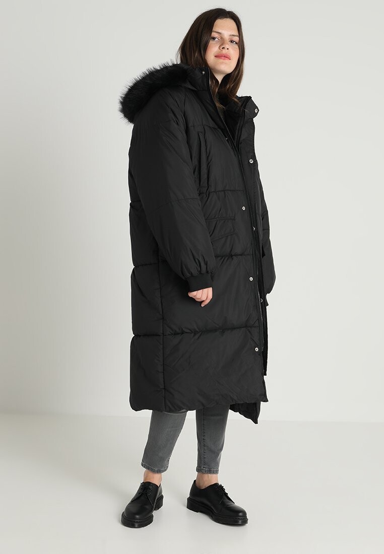 

Пальто Urban Classics Curvy, черный
