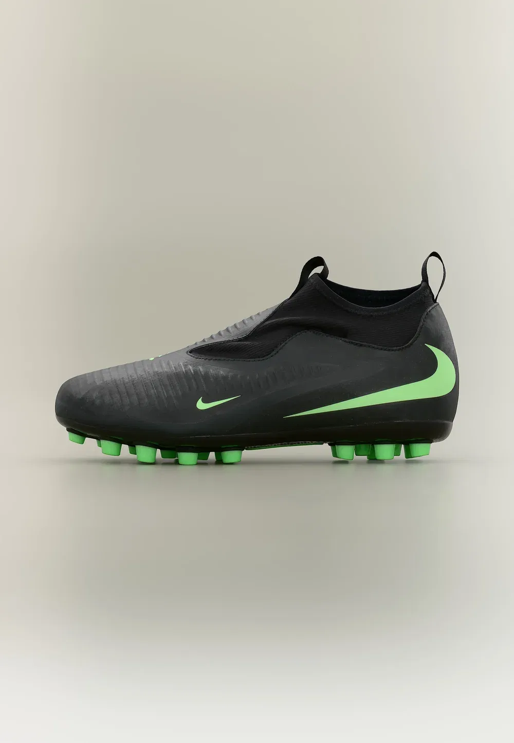 Футбольные бутсы Jr Phantom 6 High Academy AG унисекс для искусственных газонов Nike Performance, Black/Illusion Green