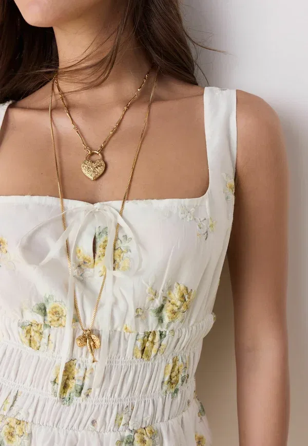 Платье Regular fit Tabitha Simmons x Square Neck Floral Mini Dress, цвет экрю с белым цветочным узором — фото 2