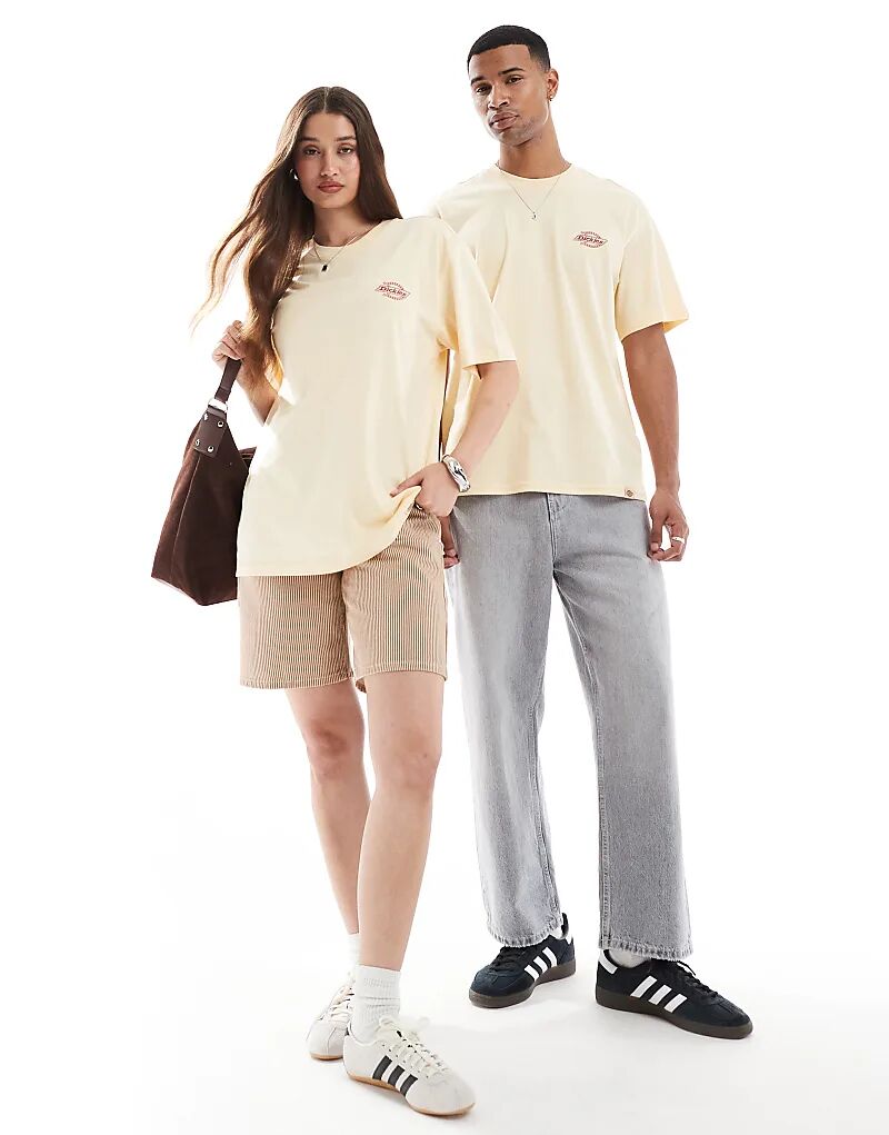 

Футболка Dickies с принтом логотипа на спине в стиле кирпичной кладки пастельно-желтого цвета — эксклюзивно для ASOS