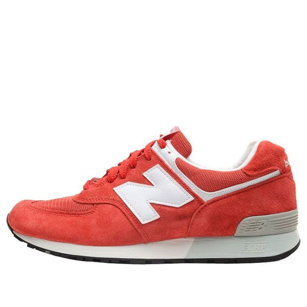 

Кроссовки сделаны в США New Balance, красный
