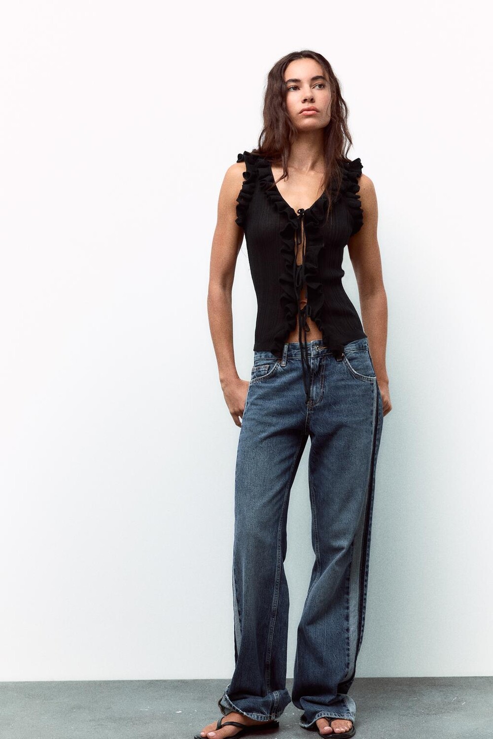 

Трикотажный топ с рюшами и завязками ZARA, черный