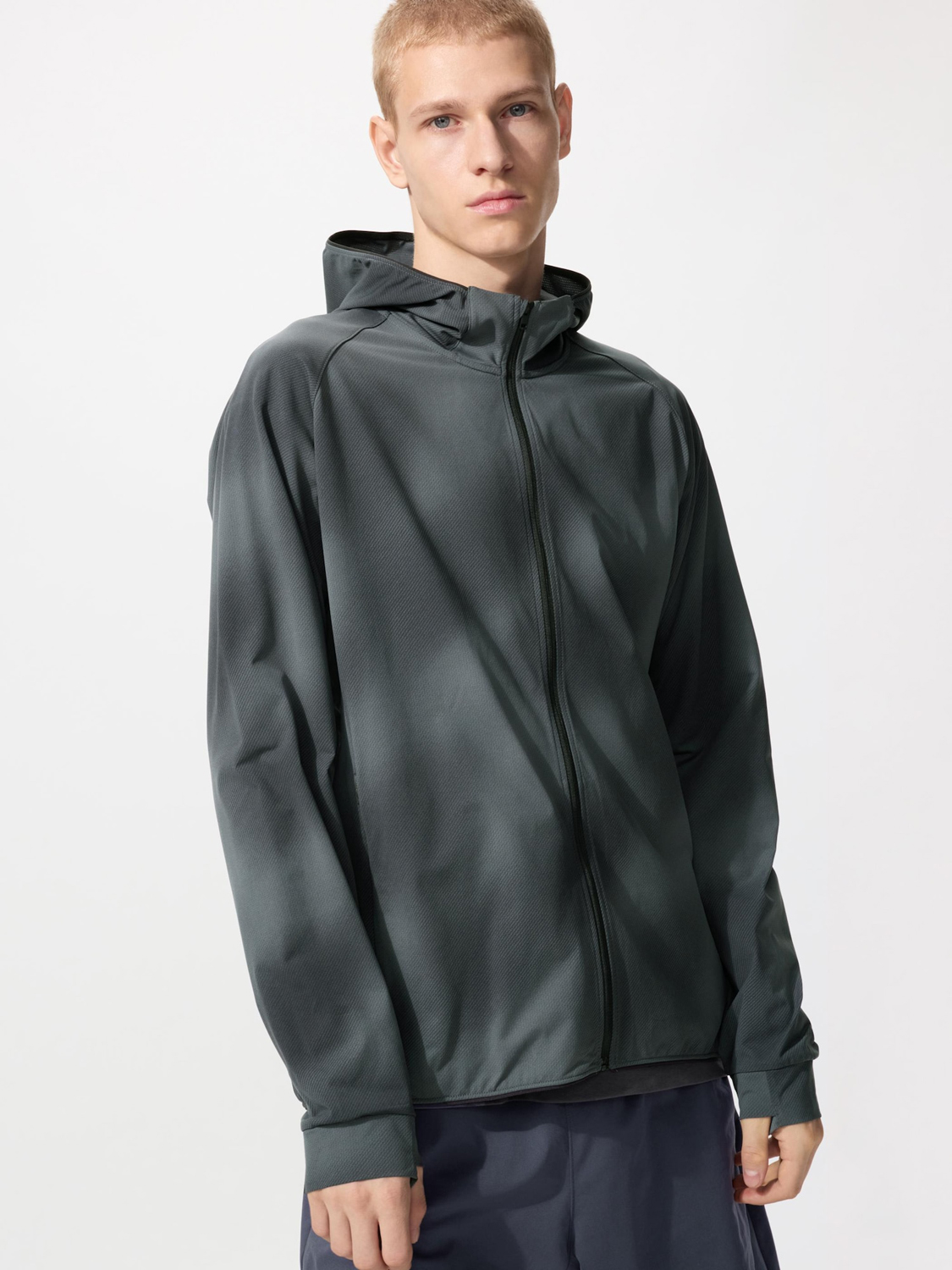 Толстовка Uniqlo DRY-EX UV Protection Full-Zip, 09 черный — фото 2