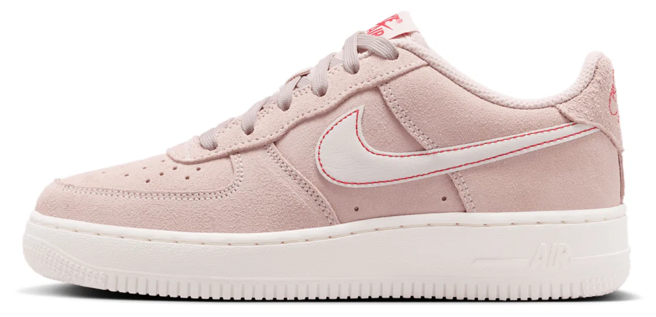 Кроссовки для мальчиков Air Force 1 LV8 Nike, цвет Red/Sail — фото 2