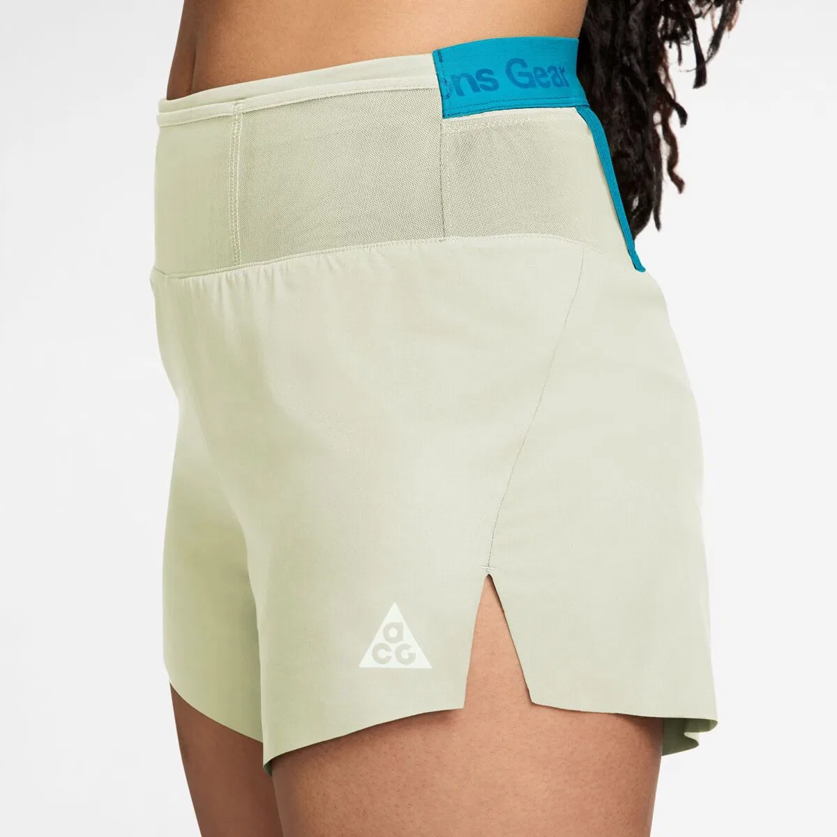 Женские шорты для бега Dri-FIT с принтом ACG Trail Mrbf 4in AOP Short Nike, Sea Glass / Sea Glass / Summit White — фото 2