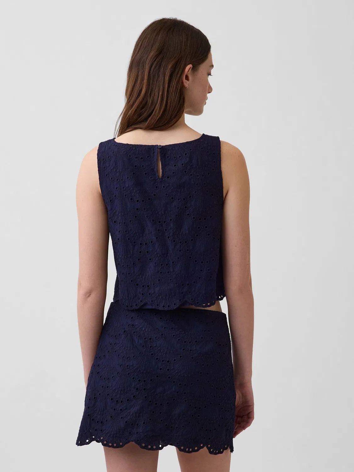 Жилет-топ с вышивкой Gap Navy Eyelet Crop Shell Vest, темно-синий — фото 2