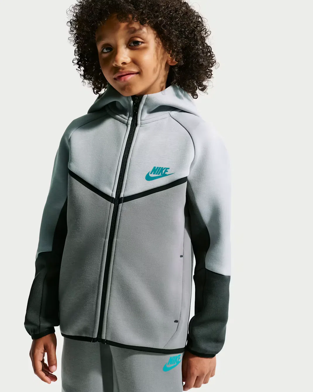 Детский флисовый комплект из двух предметов на молнии Nike Sportswear, Wolf Grey — фото 2