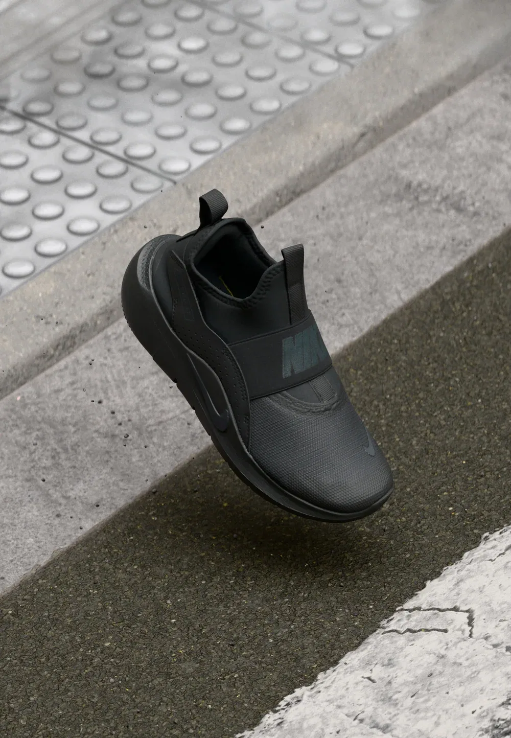 Кроссовки Flex Runner 4 унисекс - для бега по улицам Nike Performance, Black/Anthracite