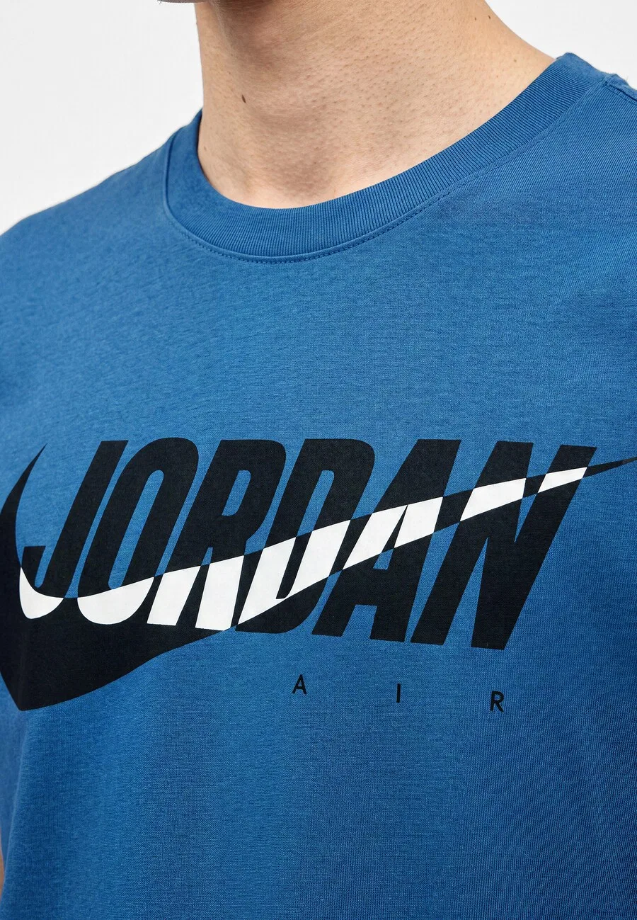Футболка Jordan 'Brooklyn Essentials' в сине-белом цвете — фото 3