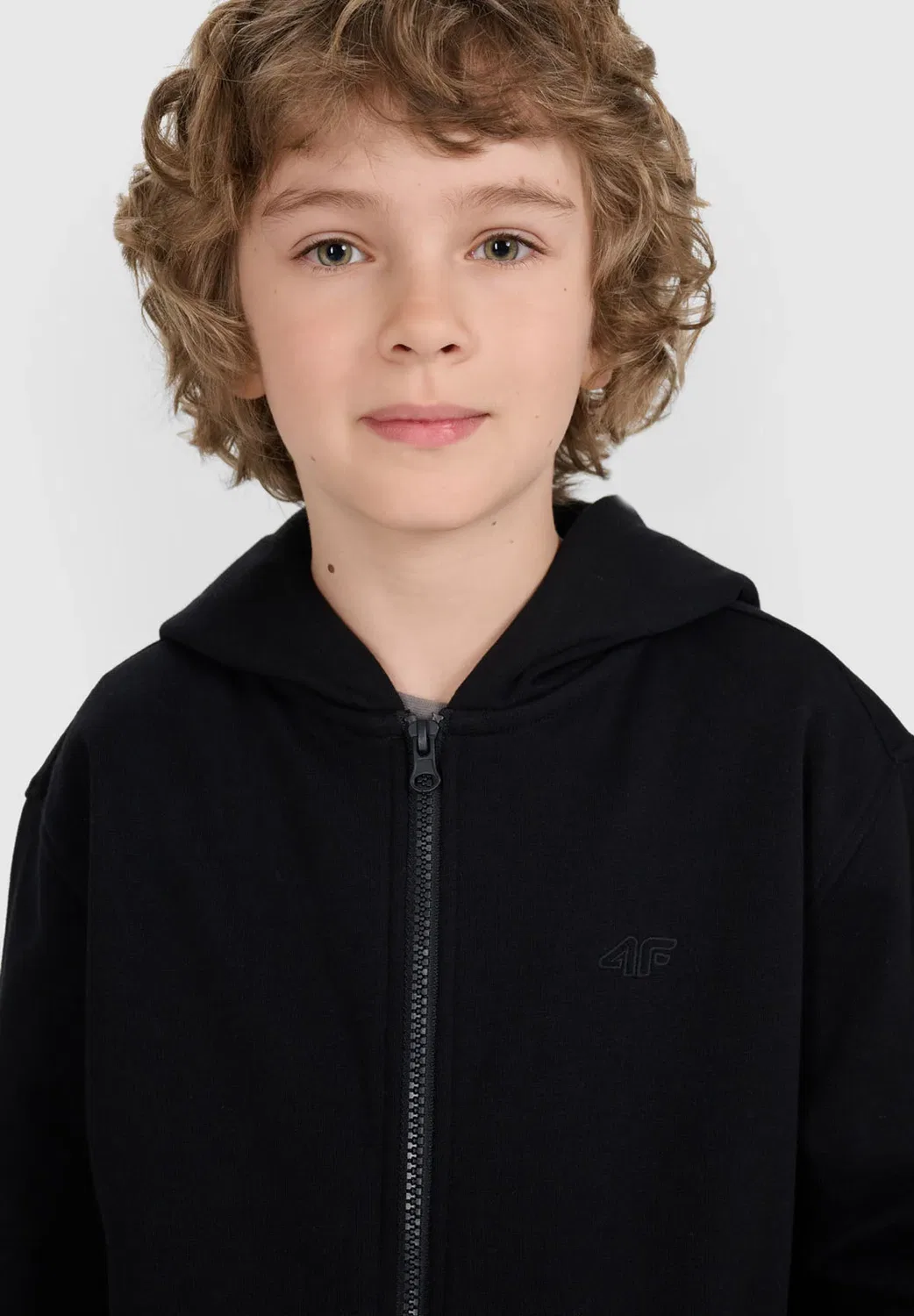 Bluza dresowa rozpinana z kapturem chłopięca - szara 122 (6-7 лат) - толстовка на молнии 4F, Deep Black — фото 4