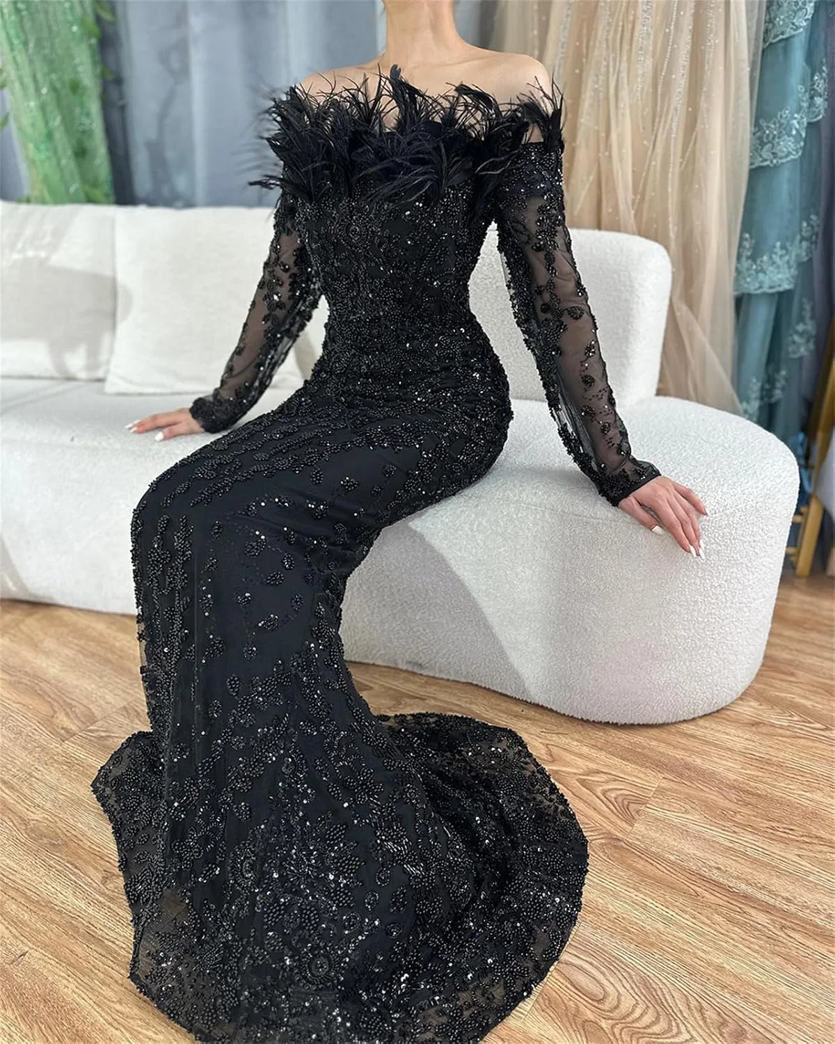Женское вечернее платье с перьями и пайетками, Black — фото 2